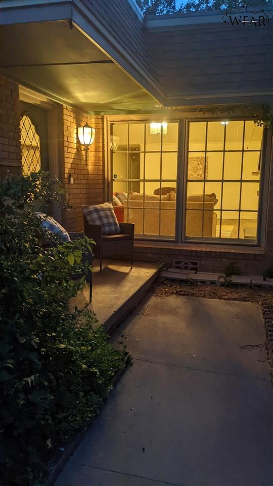 Foto del edificio - 2414 Lou Ln