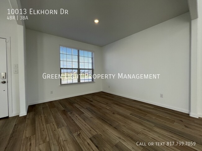 Foto del edificio - 10013 Elkhorn Dr