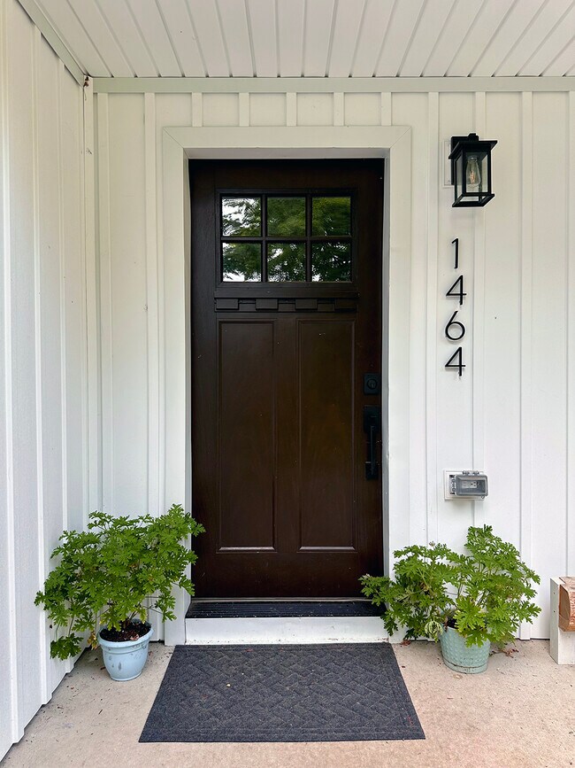 Foto del edificio - 1464 Newfield Rd