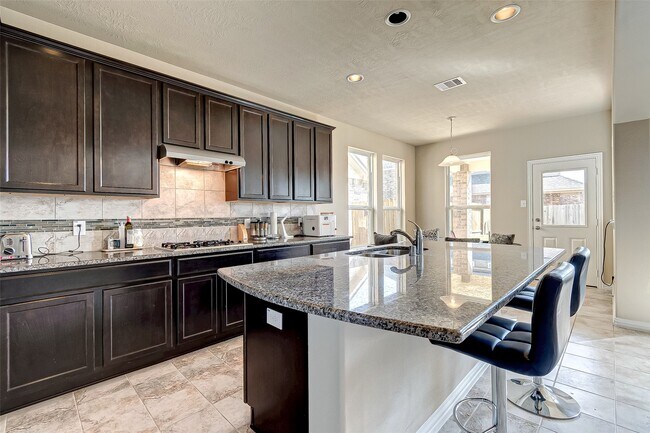 Building Photo - 907 River Delta Ln