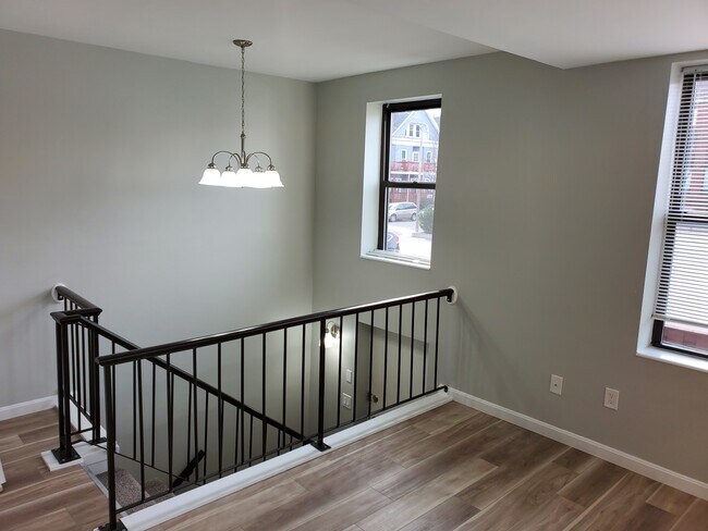 Building Photo - 33 Brainerd Rd