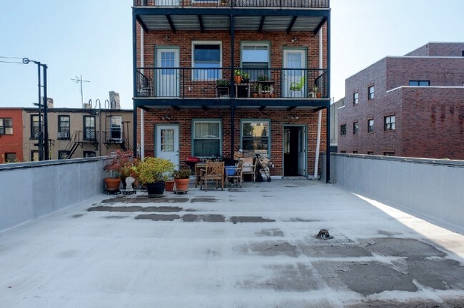 Rooftop - 306 Bond St