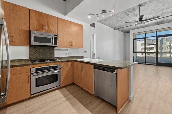 Building Photo - BRAND NEW FLOORS! Spacious 2 Bedroom 2 Bathroom at M2i in Downtown San Diego