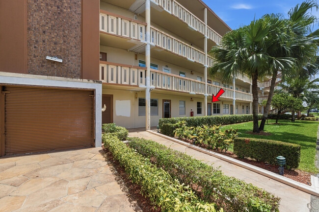 Building Photo - 1025 Newcastle B