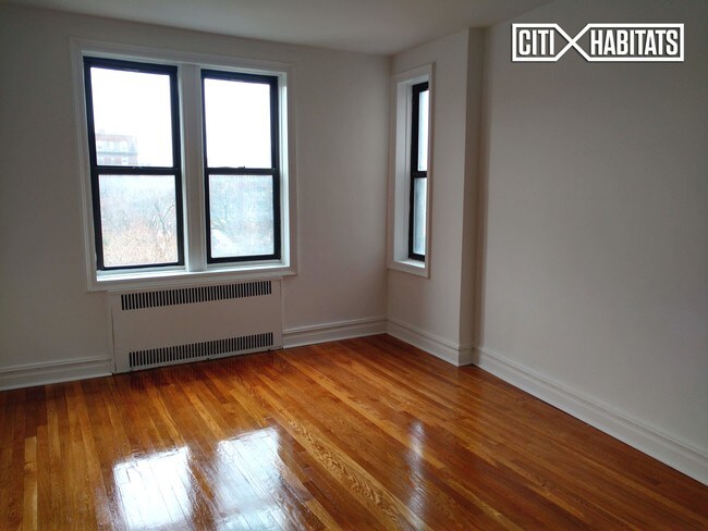 Foto del edificio - 6812 Yellowstone Blvd