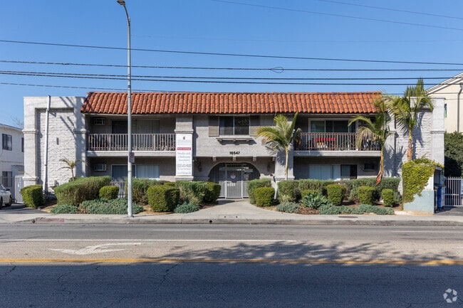 Building Photo - Villa Lago