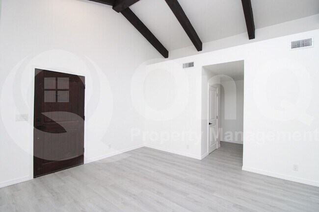 Building Photo - 5623 S Rocky Point Rd