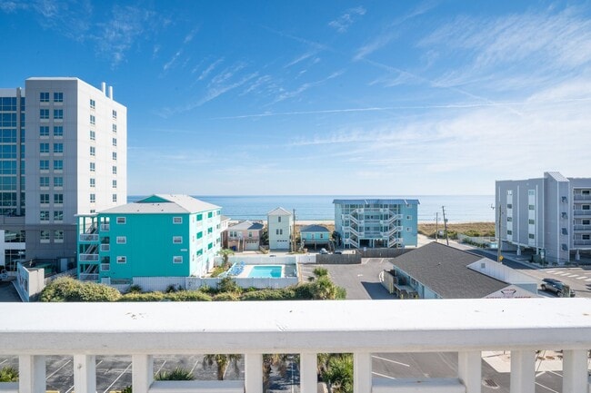 Foto del edificio - ENJOY OCEAN BREEZES FROM THIS FURNISHED OFF-SEASON OCEAN VIEW CONDO W/BALCONIES