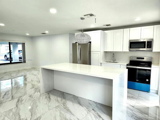 Foto del edificio - 1028 NE 39th St