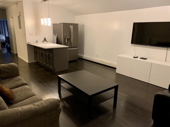 Foto del edificio - 1132 Loring Ave