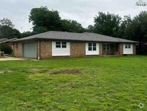 Building Photo - 2501 N Leighton Cir