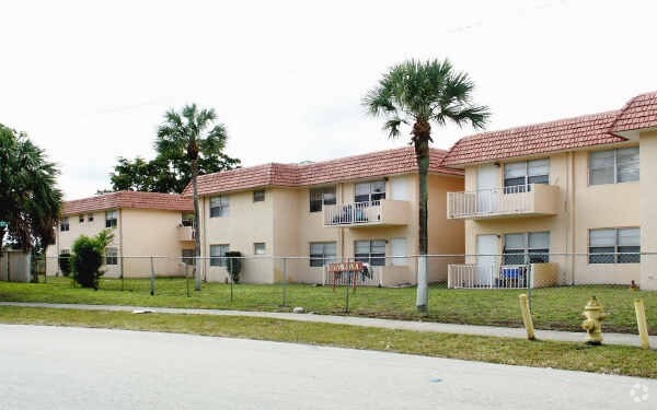 Royal Palm Apartments Rentals - Lauderdale Lakes, FL | Apartments.com