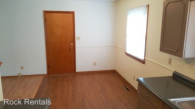 Building Photo - 304 N Speare St