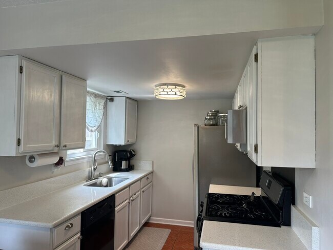 Foto del edificio - 1723 DeForest Ln