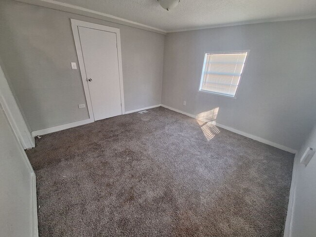 Foto del edificio - 3 bedroom, 1 bath