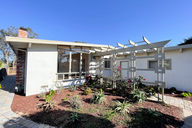 Building Photo - 2045 Military Ave