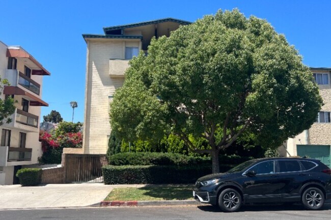Exterior - 1050 Euclid