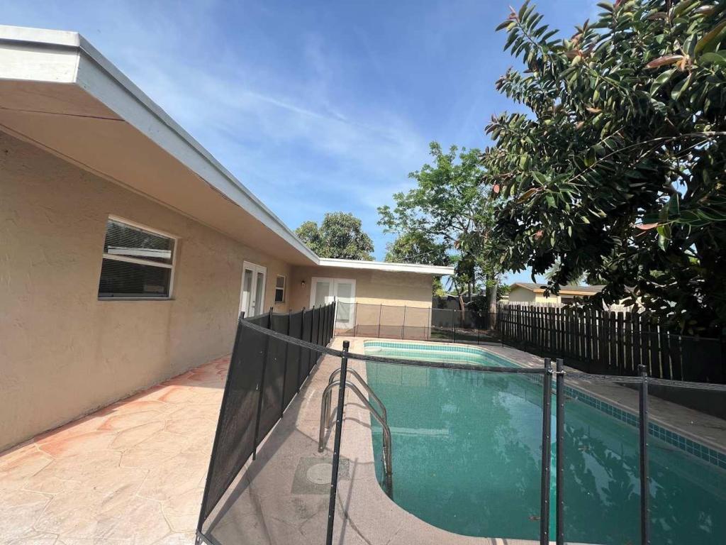 Primary Photo - 11360 NW 37th Pl