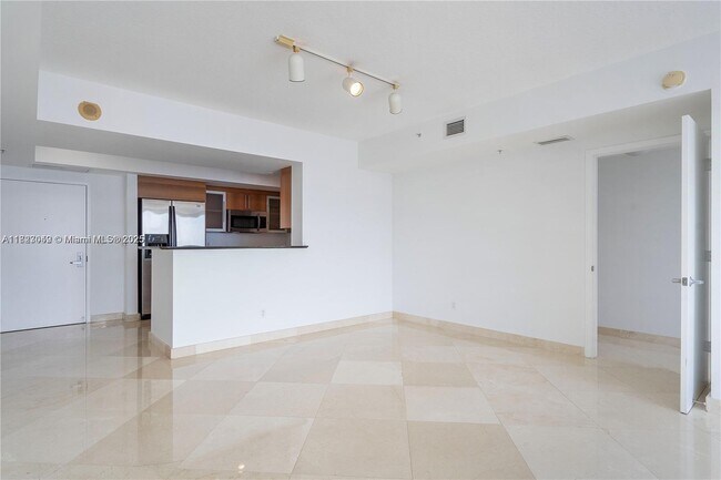 Foto del edificio - 325 Biscayne Blvd