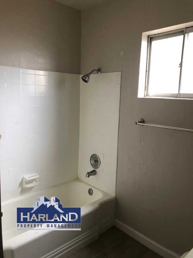 Foto del edificio - 1043 B Ave