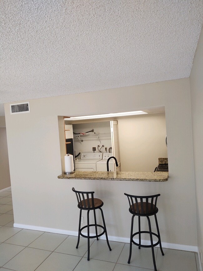 Building Photo - 2900 SW 87th Ter