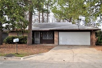 Building Photo - 2717 Foxcroft Cir