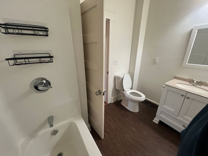 Primary Photo - 2 Bed 1 Bathroom Home in Downtown Greenvil...