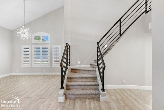 Building Photo - Modern 3bdm 3ba Home with Stylish Upgrades