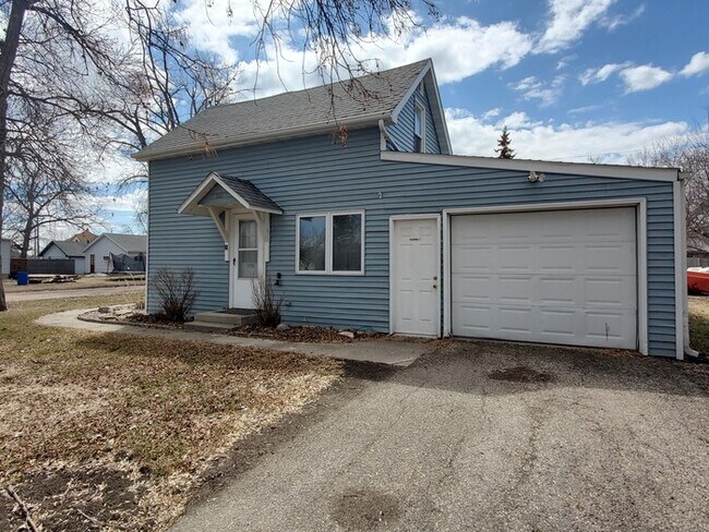 Foto del edificio - 301 Leonard Ave