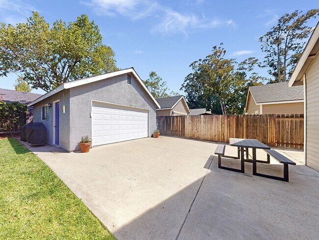 Building Photo - 888 El Capitan Way