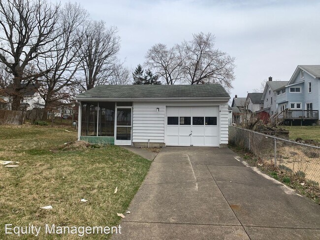 Building Photo - 4 br, 2 bath House - 511 Lawrence Ave.