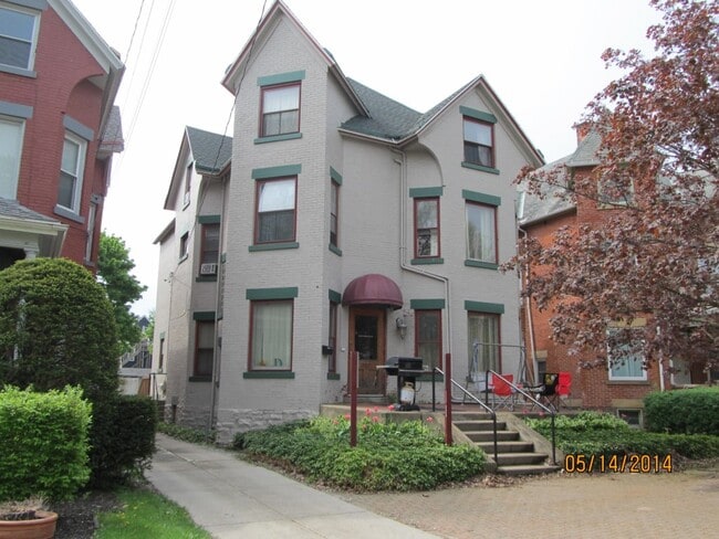 Building Photo - 337 W 6th St