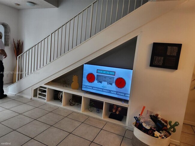 Foto del edificio - 2 br, 2.5 bath Townhome - 1050 Sorrento Dr...