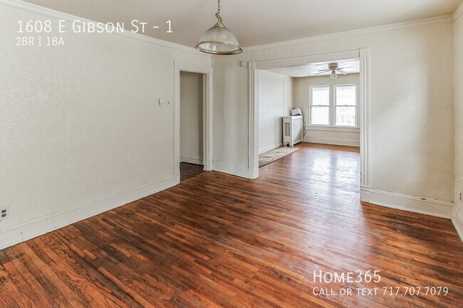 Building Photo - ?? Cozy 2 Bedroom 1 bath home, Ready for M...