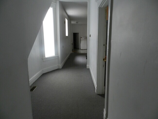 Hallway - 2324 W Grace St