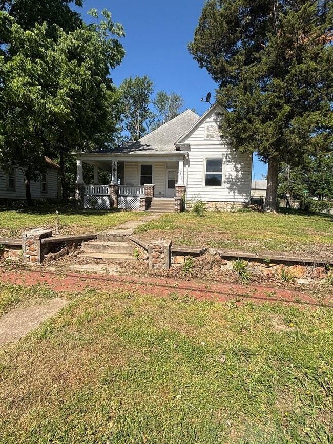 Building Photo - 2159 N Main Ave