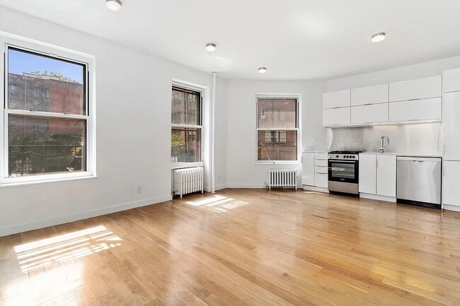 Building Photo - 48 Bedford St
