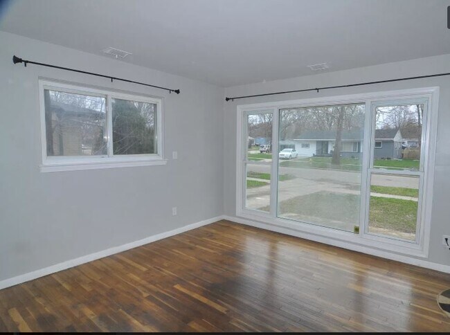 Building Photo - 1642 Conway Ave