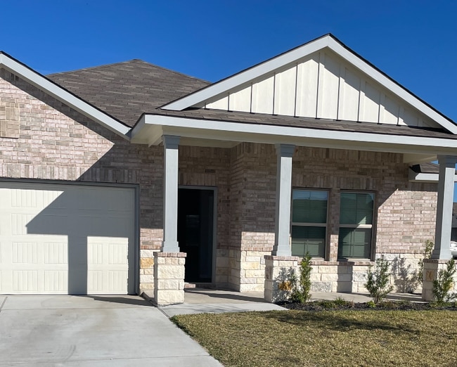 Building Photo - 1700 Robinson Dr