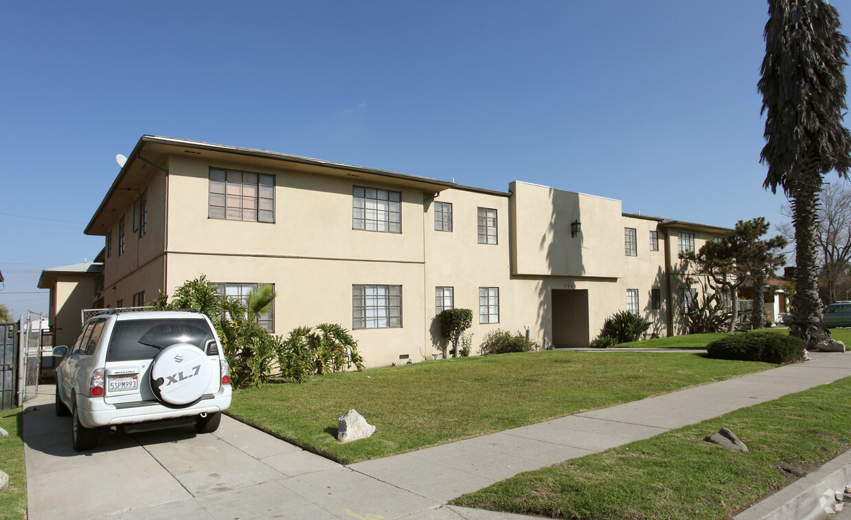 Apartments On Jefferson Blvd