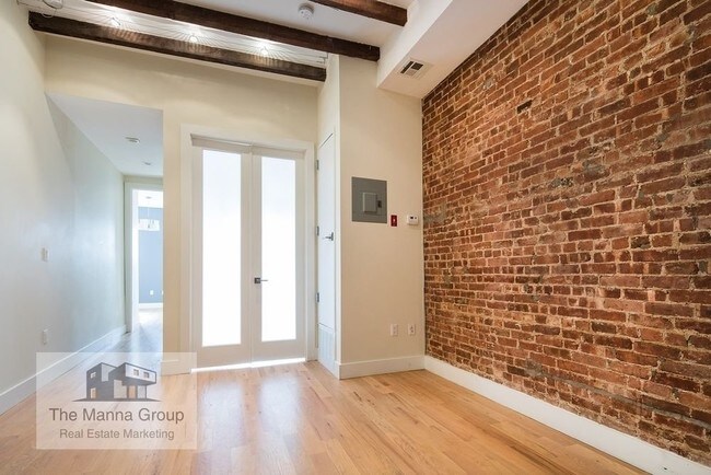 Building Photo - 404 Seneca Ave