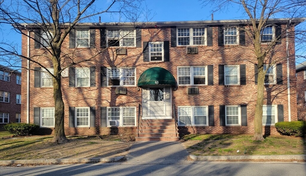 Primary Photo - 65 Mystic St
