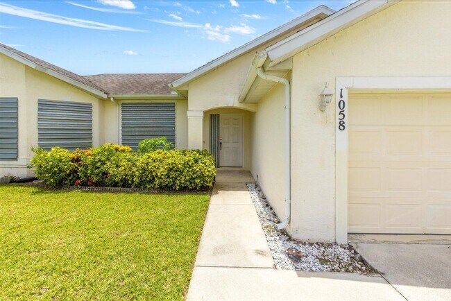Foto del edificio - 1058 SW Locke Ave