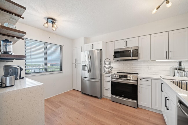 Foto del edificio - 2240 N Cypress Bend Dr