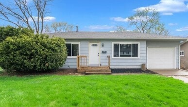 Building Photo - 2707 Cypress Dr