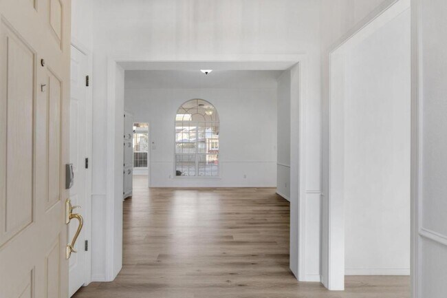 Foto del edificio - 9512 Rosas Ave NE