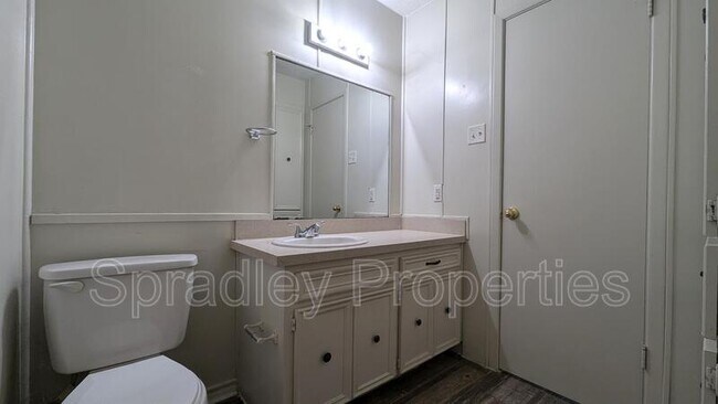 Foto del edificio - 3806 Shallow Ford Rd