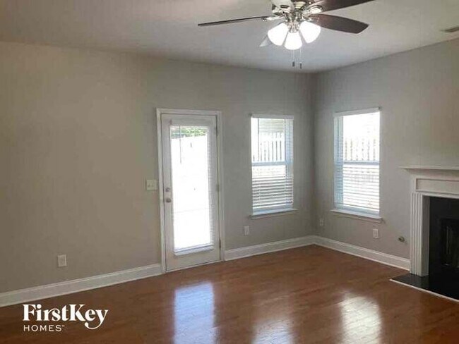 Foto del edificio - 126 Newnan Lakes Blvd