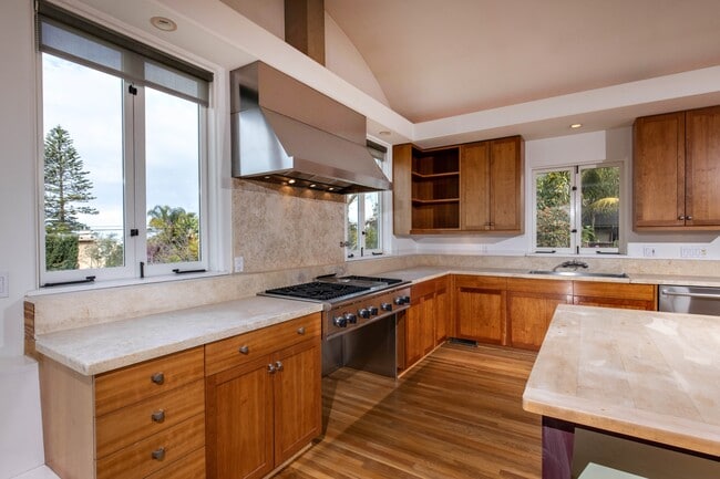 Building Photo - 1090 Devonshire Dr