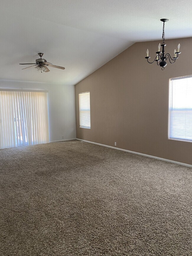 Foto del edificio - 3 bedroom - Brush Hollow
